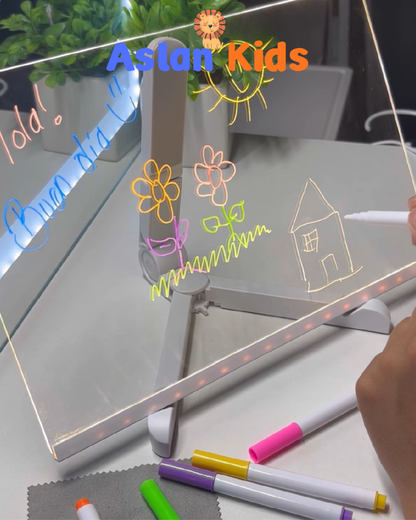 AslanKids™ LED Işıklı Yazı ve Çizim Tahtası – Çocuklar İçin Eğitici ve Eğlenceli Akrilik Pano